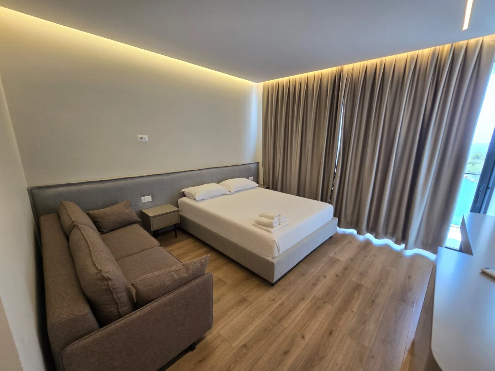 Double room extra bed (with balcony)
